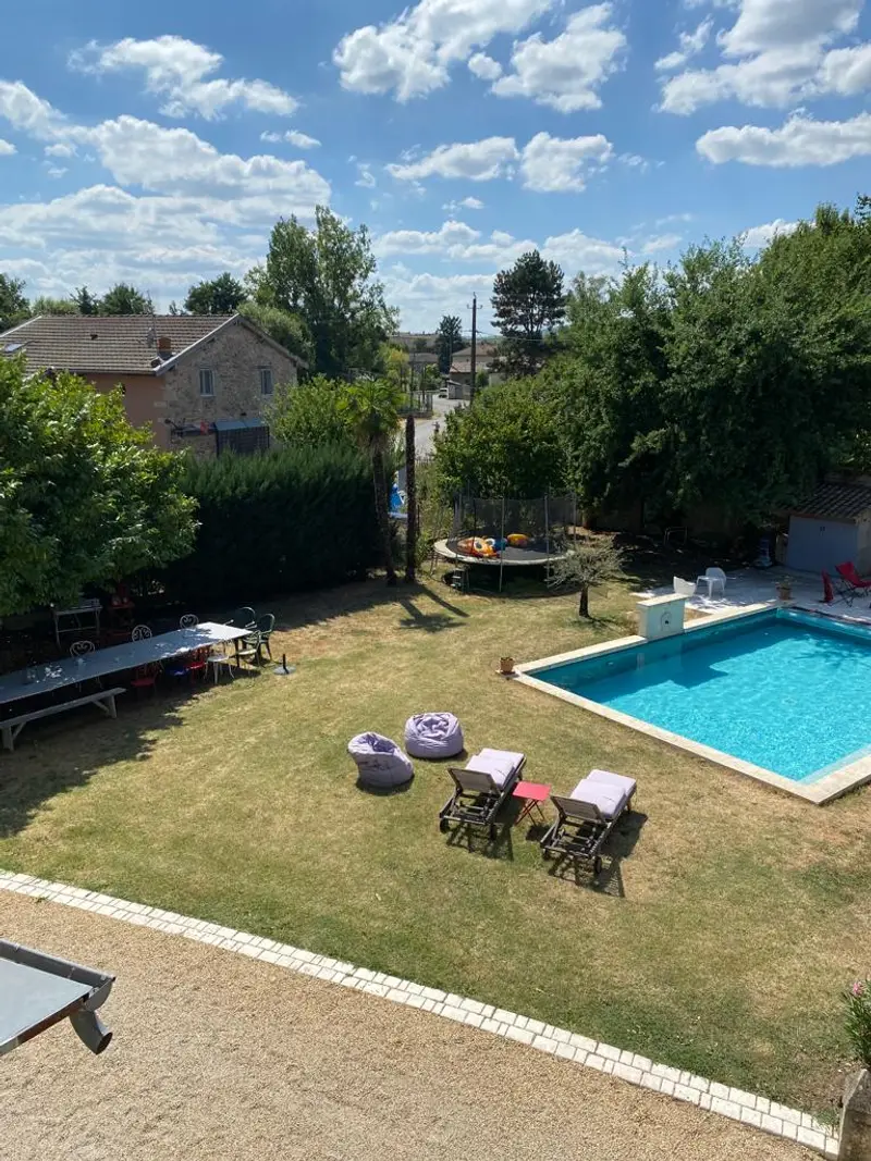Le jardin (3000m2) clos de murs
